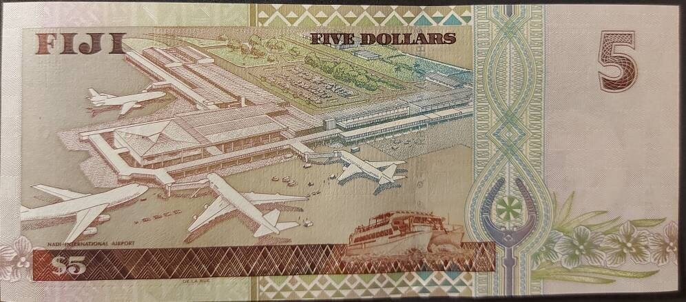 FIJI 5 Dollars; P105b, UNCIRCULATED, 2002; features Queen Elizabeth II