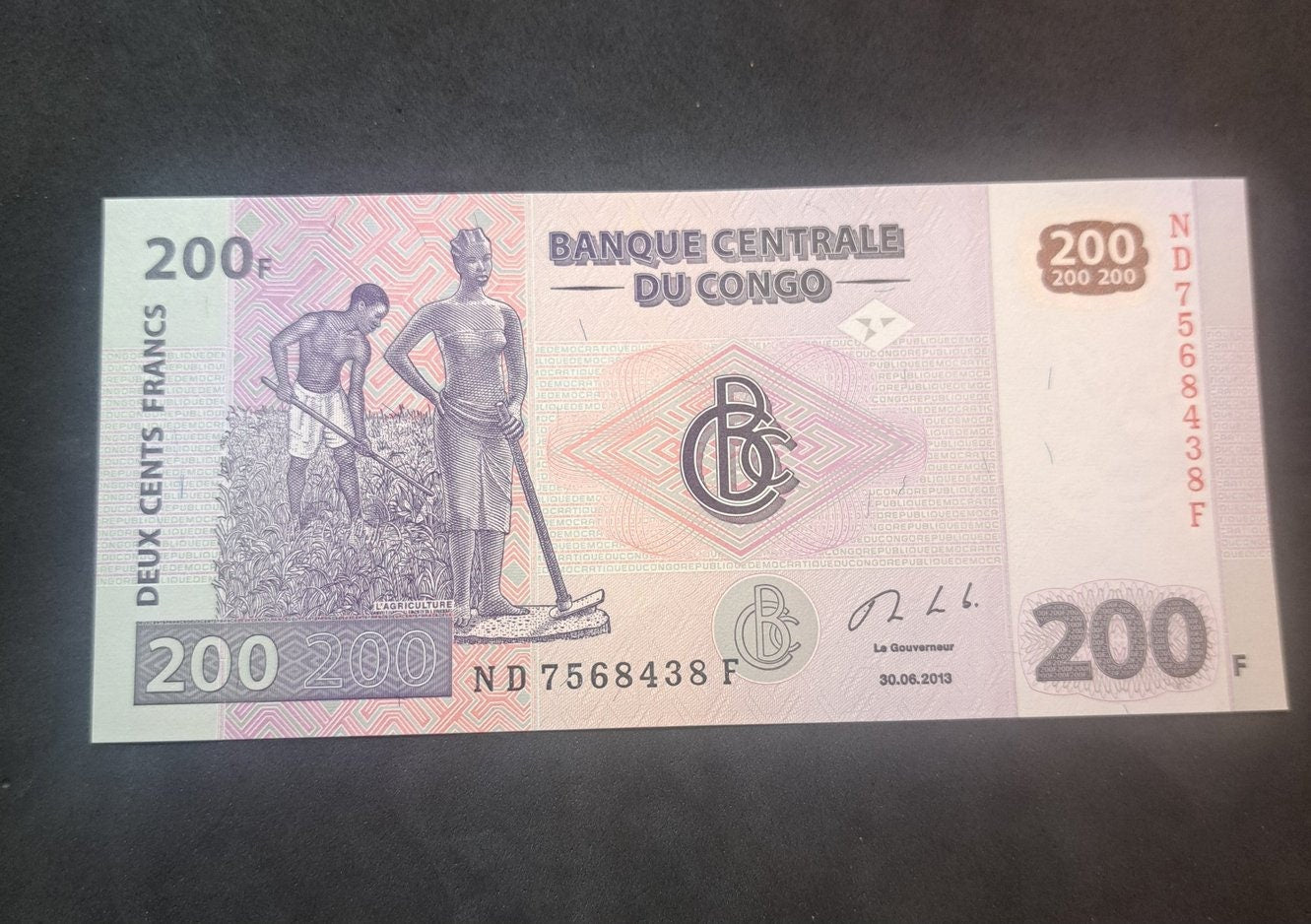 CONGO 200 Francs, P99b, UNCIRCULATED from 2013, features a Large Log Drum