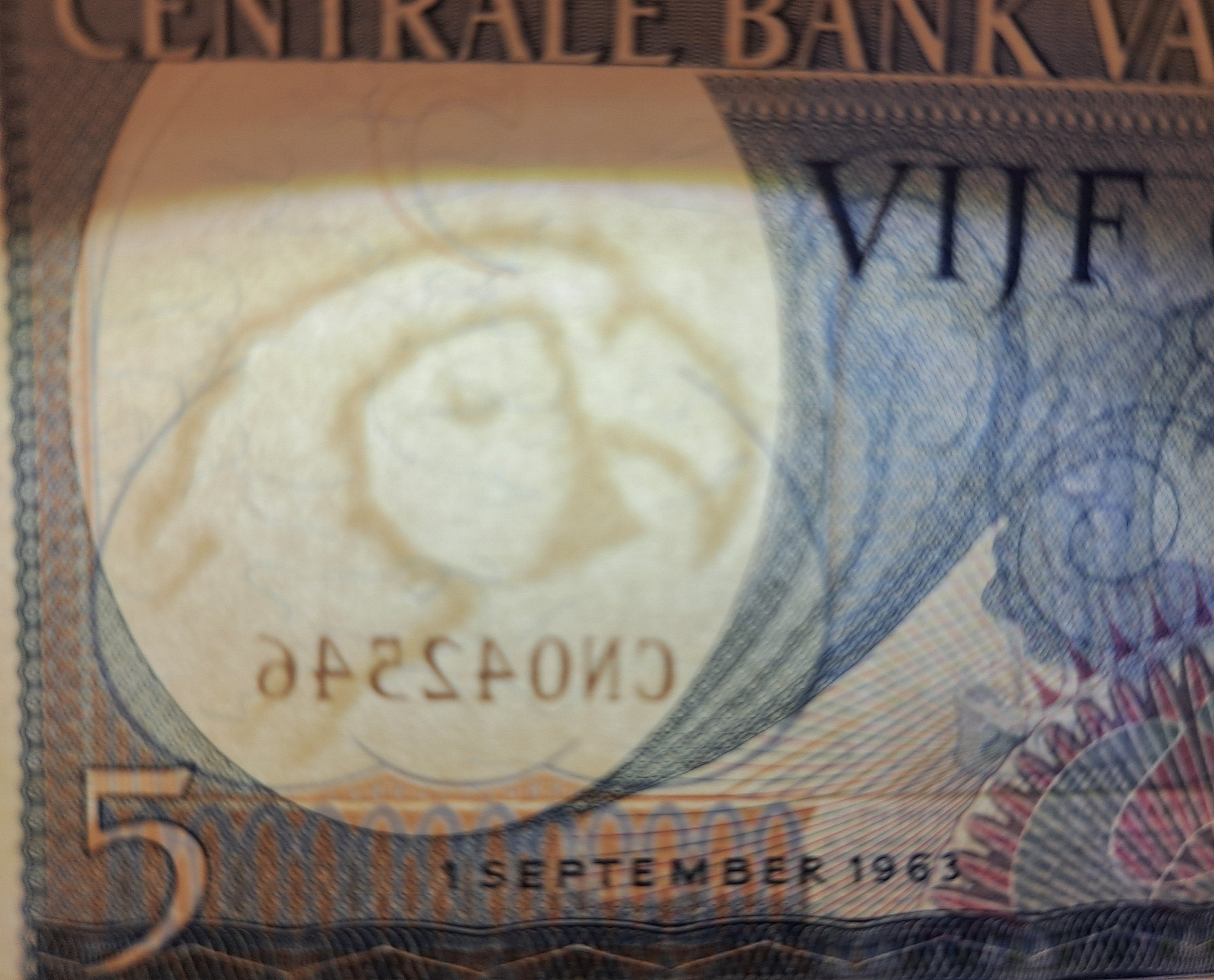 SURINAME 5 Gulden Banknote, P- 120b, UNCIRCULATED, 1963; features a Toucan