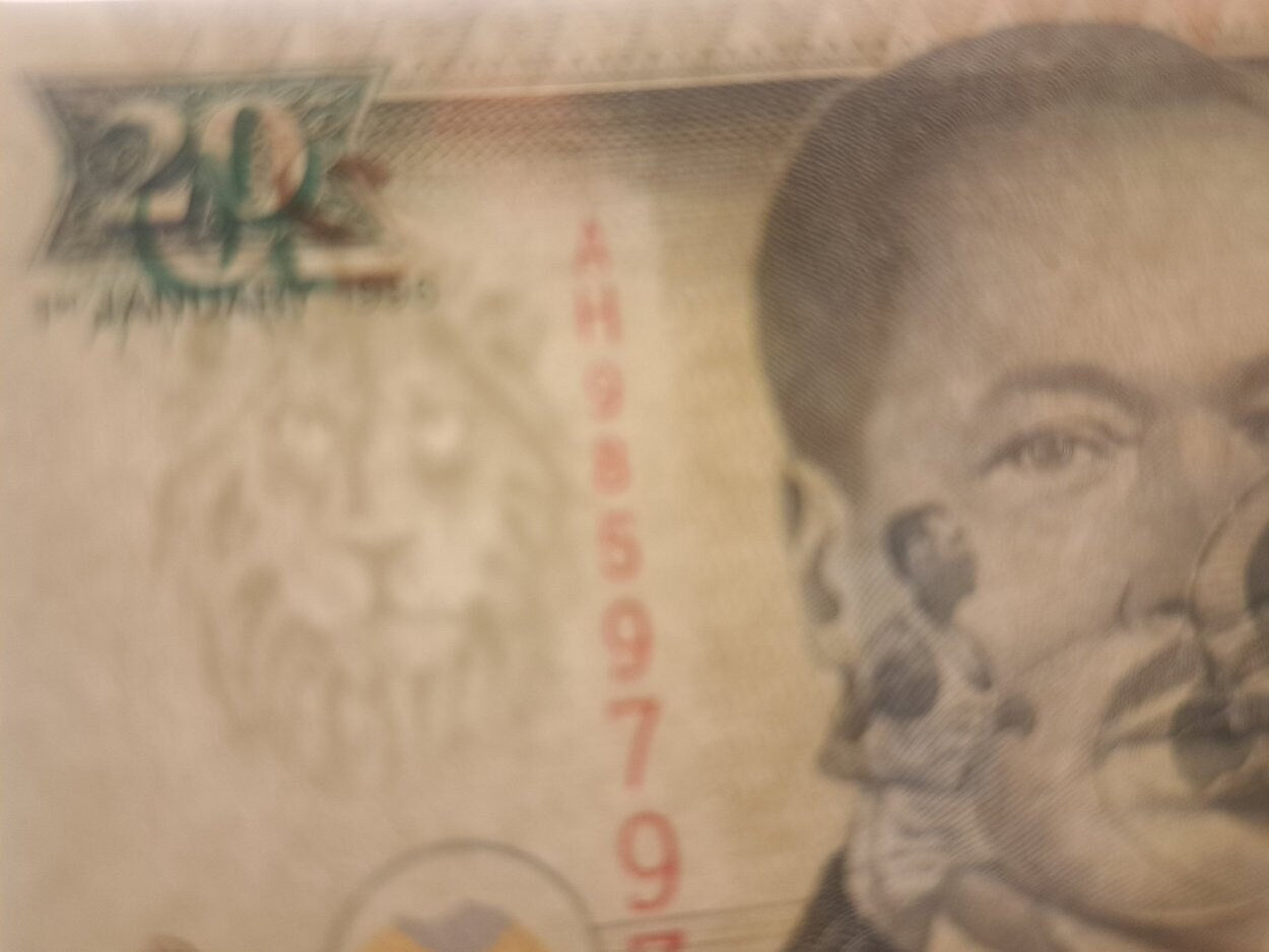 KENYA 20 Shillings; P-35a2; UNCIRCULATED from 1996; featuring Sports Complex