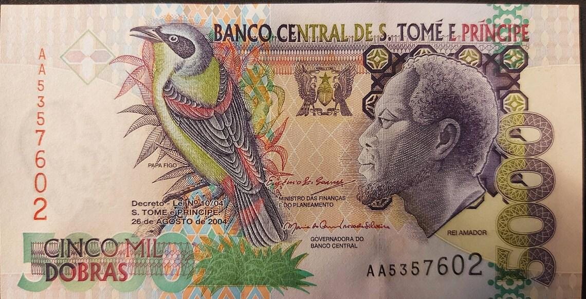 Saint Thomas & Prince 5000 Dobras, P65c; Prefix AA; Uncirculated, 2004