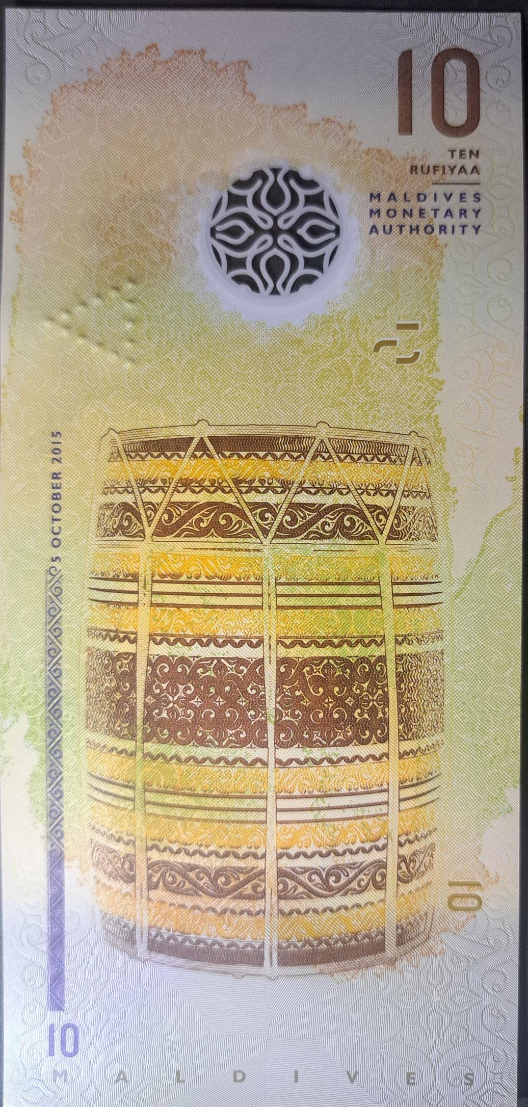 MALDIVES 10 Rufiyaa, P-26a, UNCIRCULATED, 2015; Polymer; Drum and Players