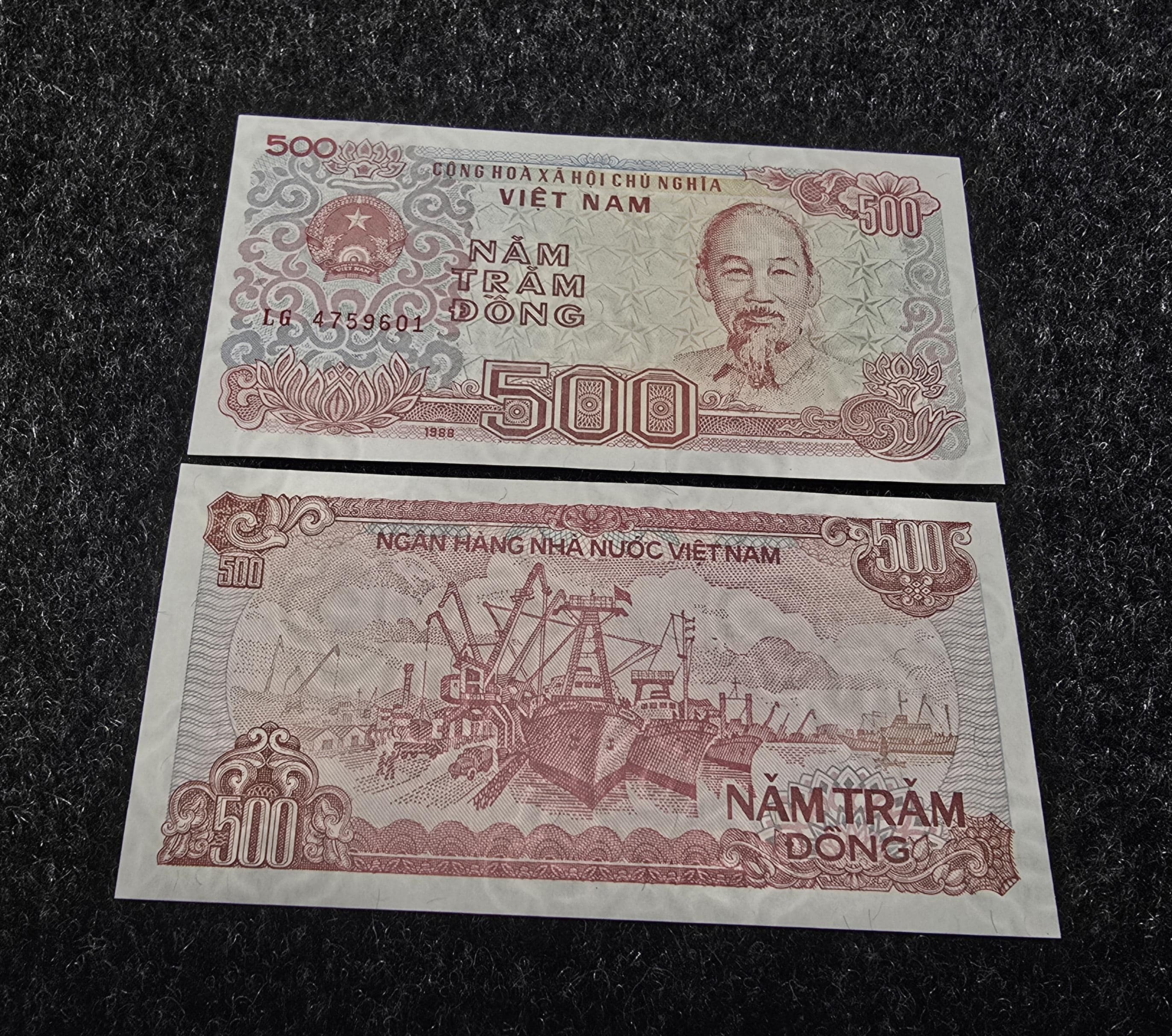 VIET NAM 500 Dong; P - 101a; UNCiRCULATED, 1988; Features Ho Chi Min & Large Boats