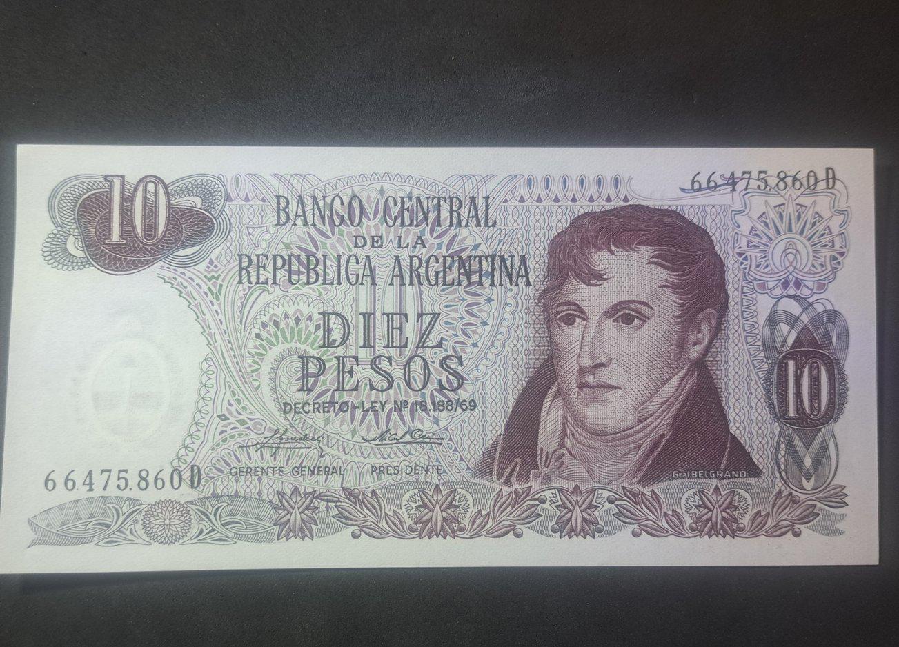 Argentina 10 Pesos, P-295; UNCIRCULATED; 1973; features Iguazu Waterfalls