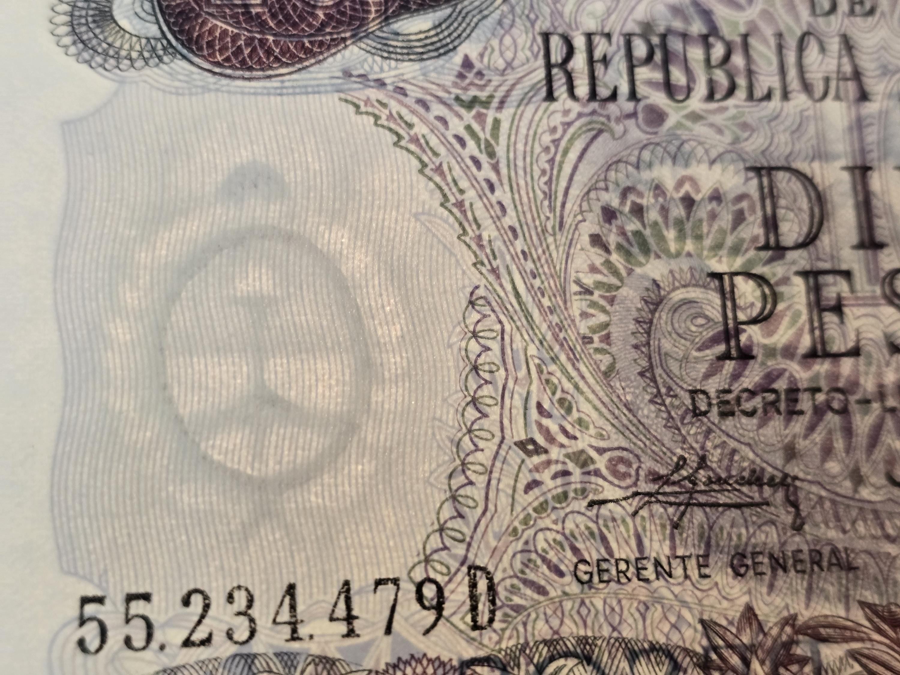 Argentina 10 Pesos, P-300, 1976, UNCIRCULATED,  SIGNATURE VARIETY 2
