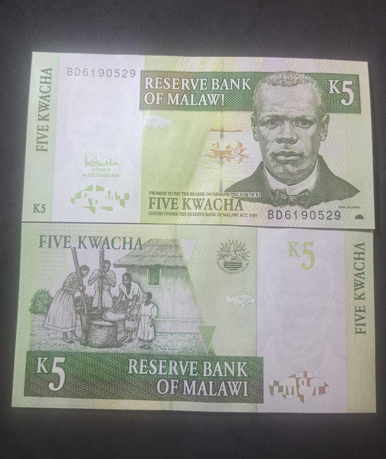 MALAWI 5 Kwacha Banknote; P-36c; UNCIRCULATED; 2005; features villagers working