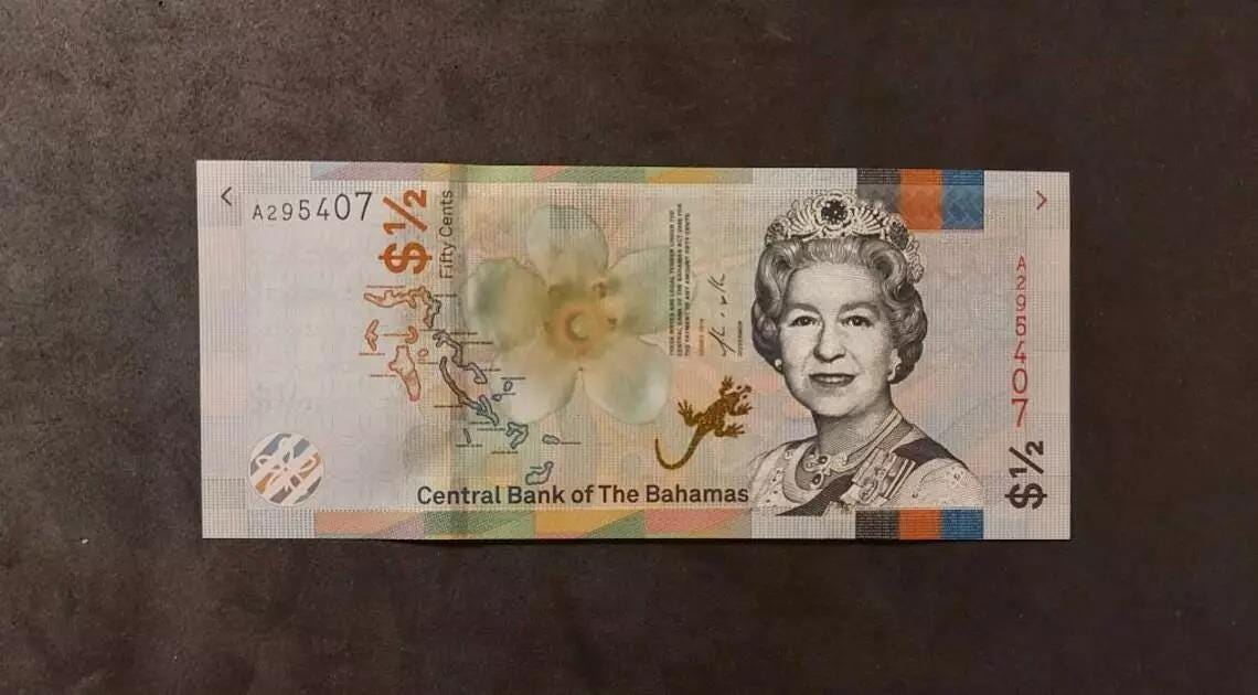 BAHAMAS 1/2 Dollar, P-77aa, UNCIRCULATED, 2019, Queen Elizabeth II, Lizard