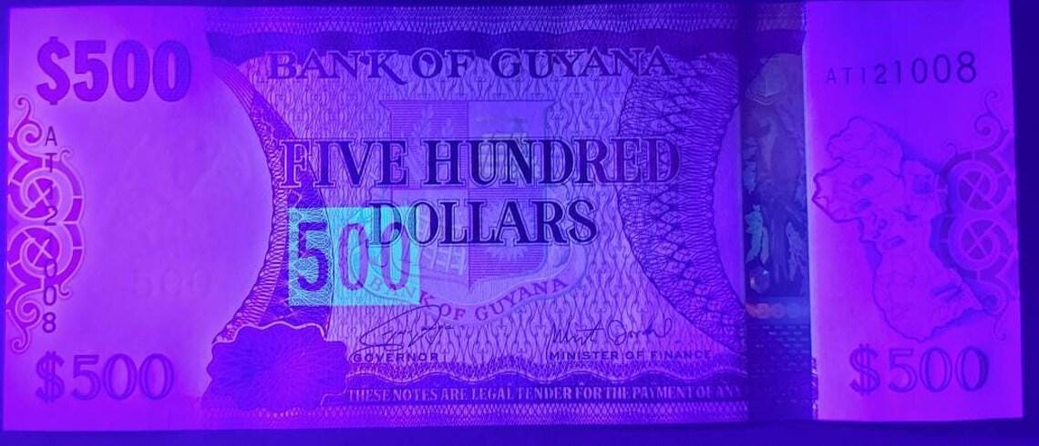 GUYANA 500 Dollars, P-37b, 2019, UNCIRCULATED; Features Map of Guyana