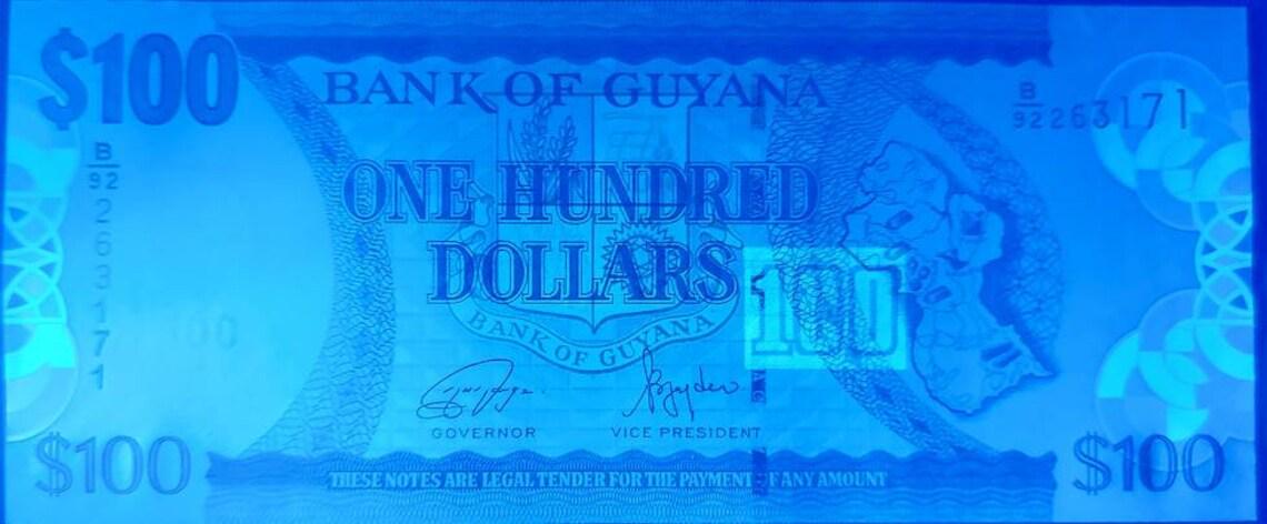 GUYANA 100 Dollars, B-114d, 2022, New Signatures; UNCIRCULATED; Cathedral; Map
