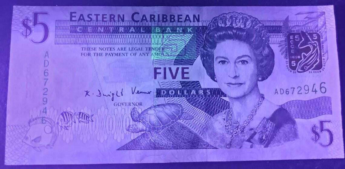 Eastern Caribbean Central Bank 5 Dollars, P-47, UNCIRCULATED, 2008; Queen Elizabeth II