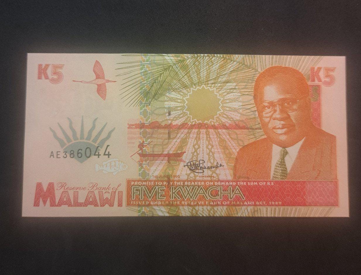 MALAWI 5 Kwacha, P-30; UNCIRCULATED, 1995; features Zebras